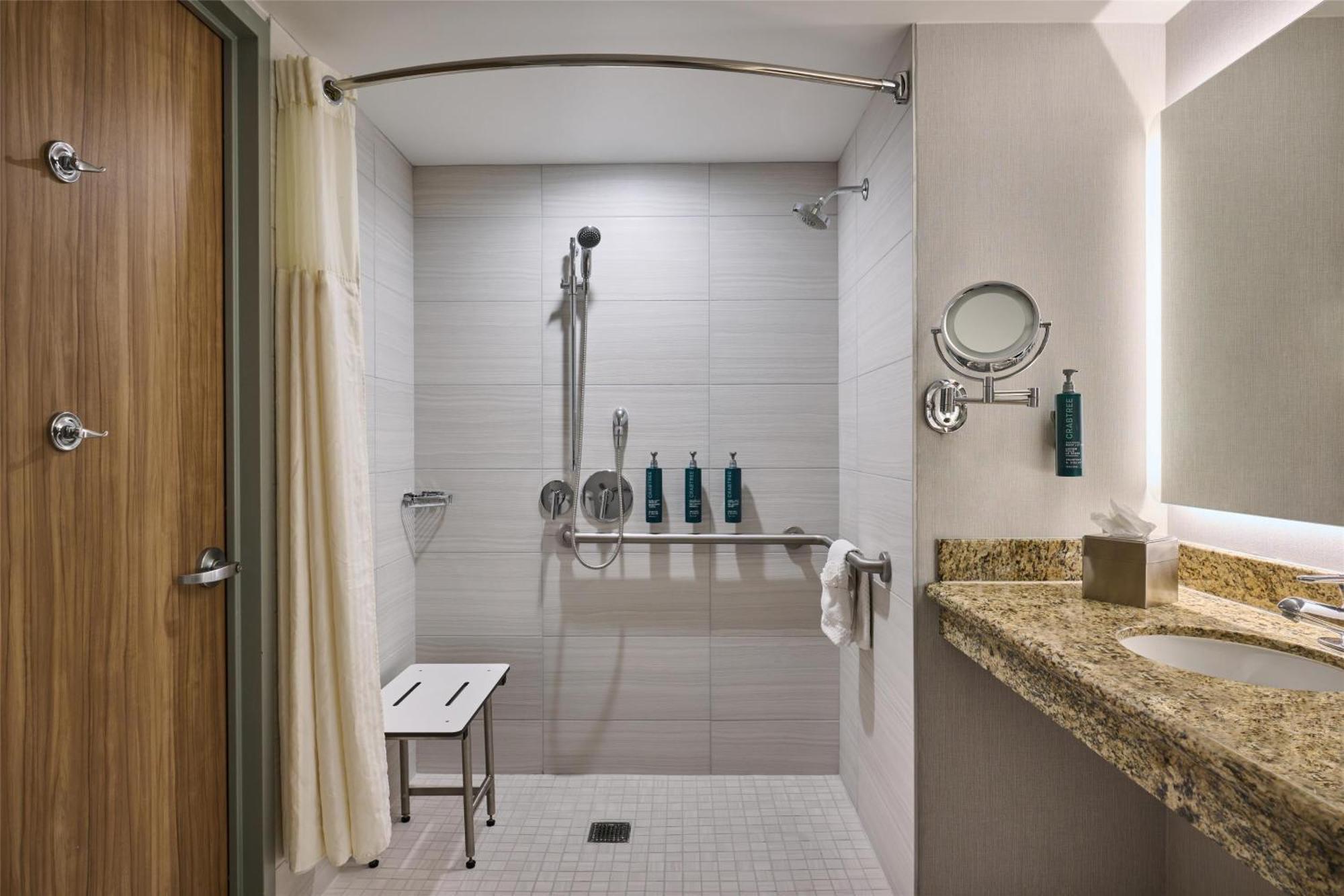 King Room Roll Shower Mobility Hearing Accessible or Non-Smoking,1559639785:JPEG